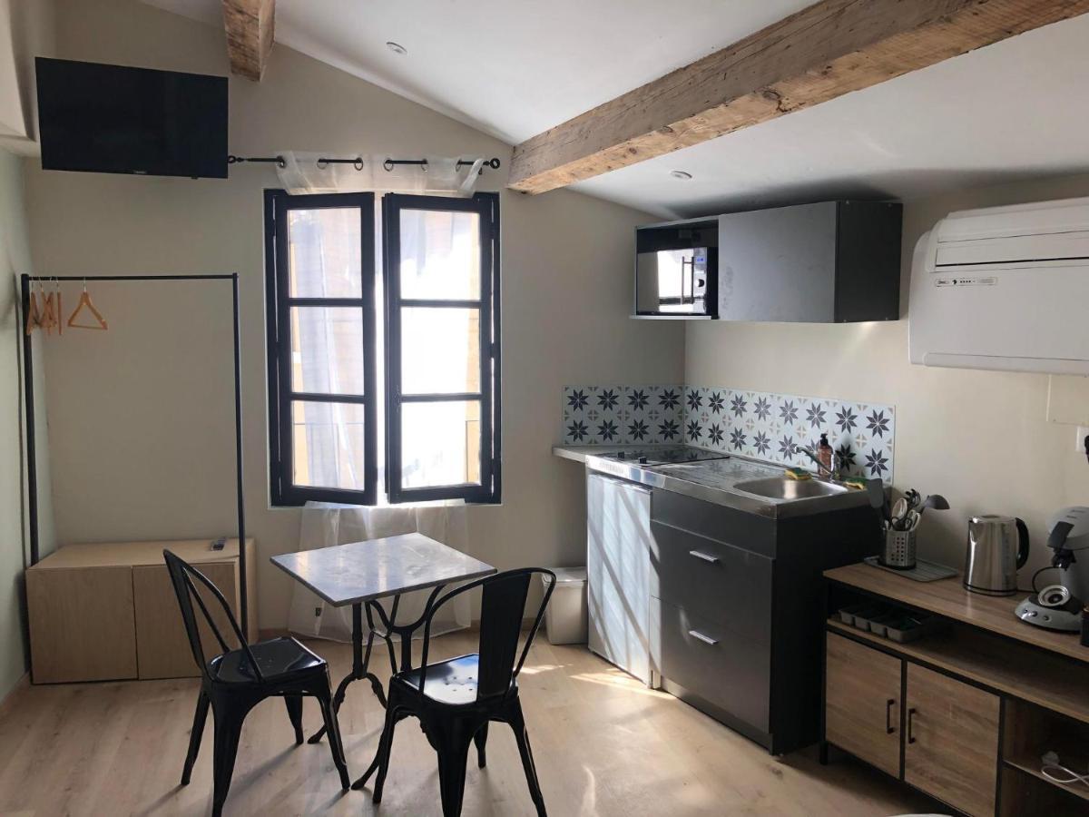 Arles: Studio De La Place Bagian luar foto