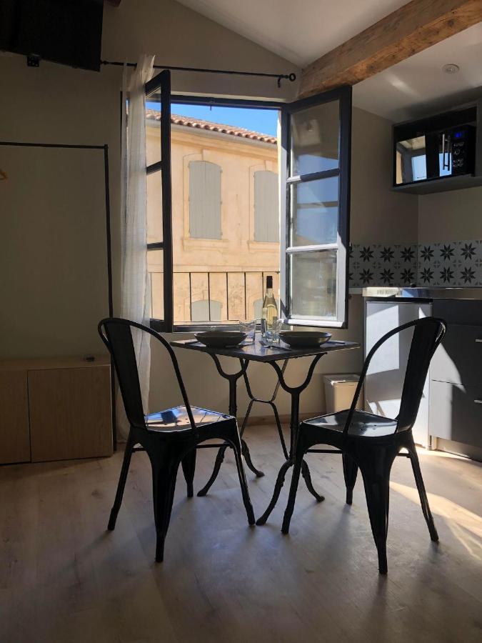 Arles: Studio De La Place Bagian luar foto